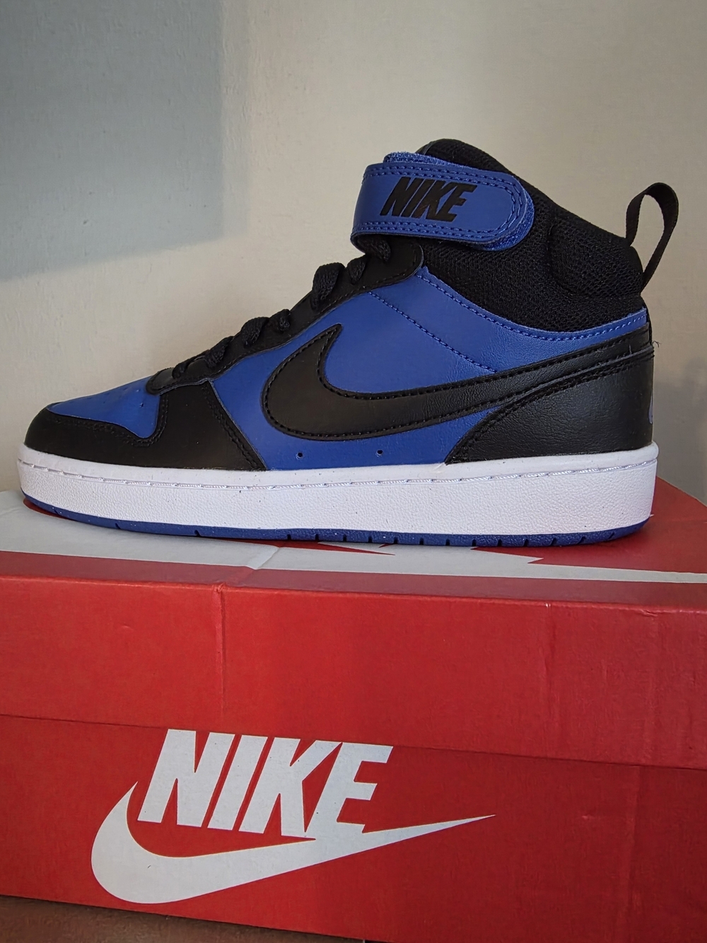 Nike Court Borough Mid 2 Women Size 7 Youth Size 5.5 new with box